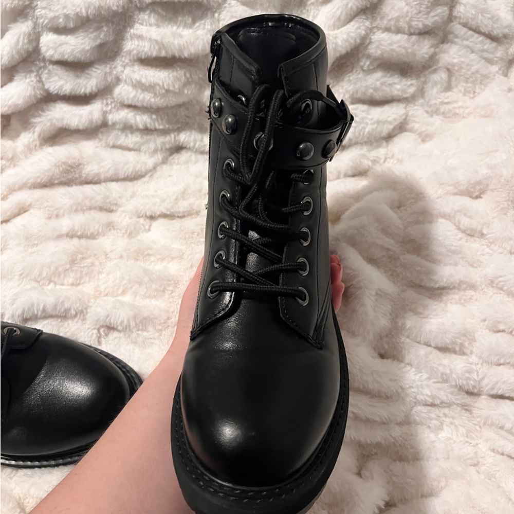 Chunky black boots - Picture 7 of 10